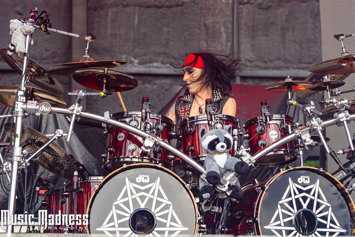 bvbfansworld's tweet photo. Lovin' these great shots of @christiancoma &amp; friends 🦝🦝 on stage at #EDBD @1011wjrr Orlando, FL 04/23/22! 📷: Steve Carlos for @musicmadnessmg on FB at: https://t.co/pGd16LFRd2 #ChristianComa #BlackVeilBrides ❤ 🎶 🥁 https://t.co/o0ANdWycRW