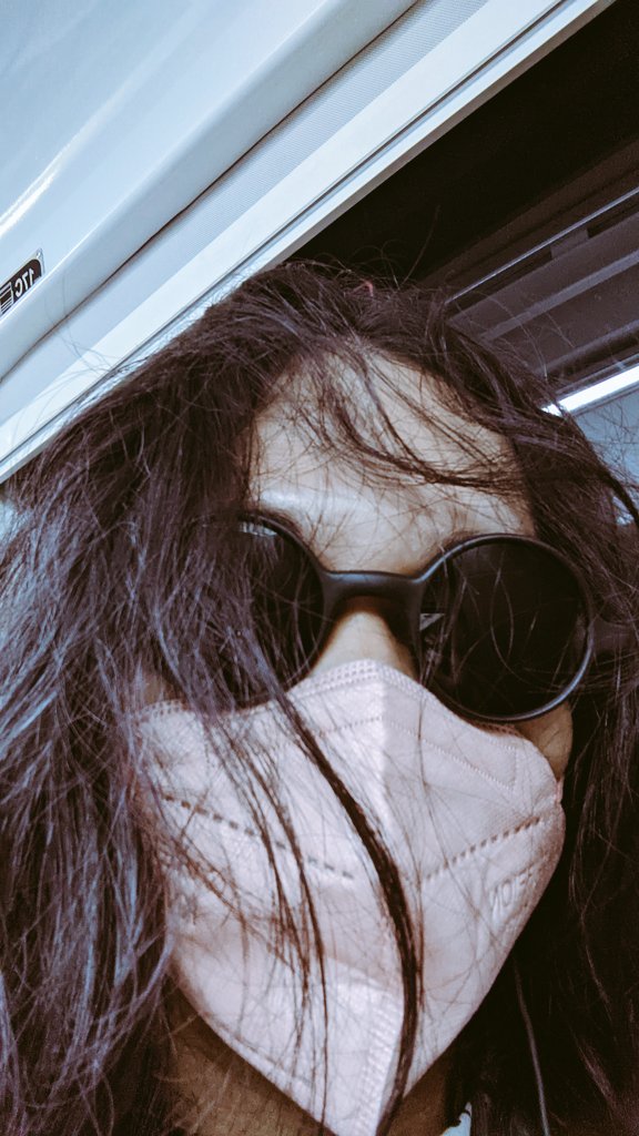 Hulang hiling hulang hiling, sometimes traveling by train is fun and relaxing, can be dreamy.