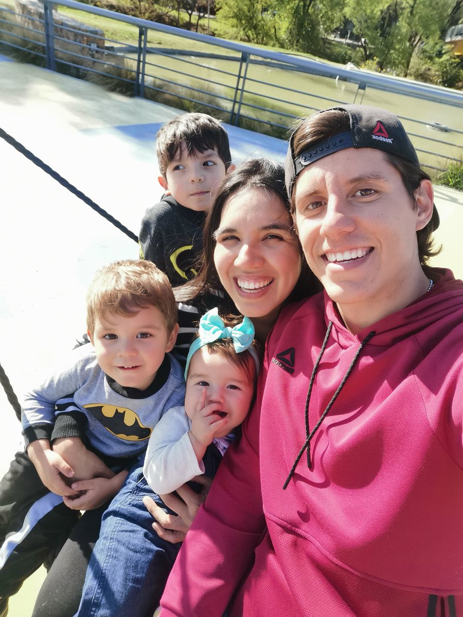 HernandodeMaria's tweet photo. "Eres un niño"
Fue lo que me dijeron cuando yo tenía 23 años y entregué anillo💍

Aún así a los 24 me casé y a los 25 fui papá.

Hoy después de casi 7 años y 3 hijos, estos son 6 aprendizajes sobre lo que significa casarse y que me gustaría darle a ese "niño" de 23 años: https://t.co/XLuaWlXAgg