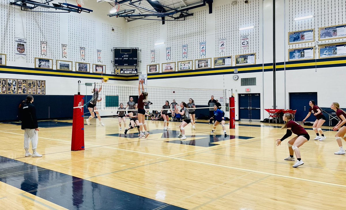 TerryJCooke's tweet photo. Last scrimmage before 18U Provincial Championships @ova_updates this weekend. 18U/17U @VolleyballMVC . #GoMVC #Climbhigher https://t.co/t3zjfmZU3M