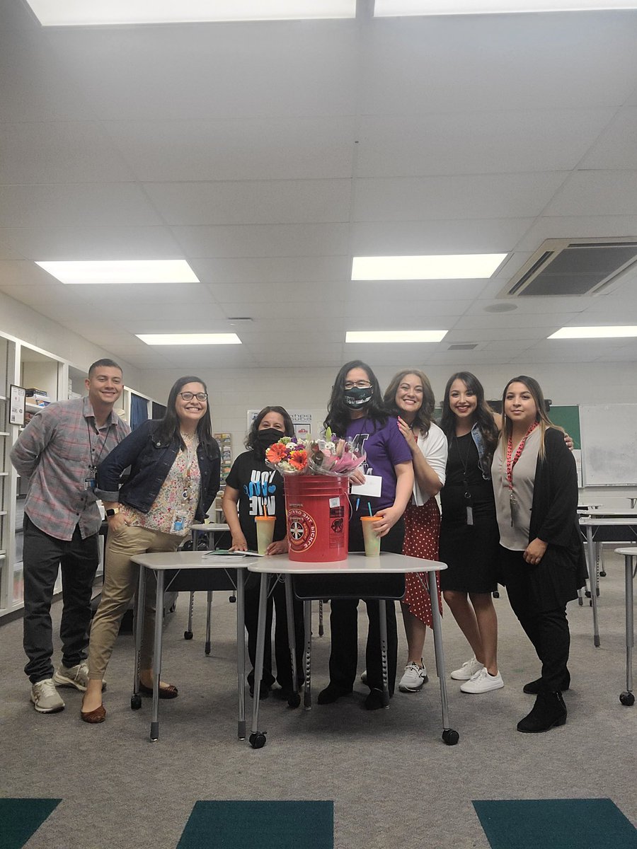 mbalderrama_jds's tweet photo. No gift could ever show how grateful we are to have these ladies in our life ❤️ they always go above and beyond for our school. Thank you so much for all you do ✨#7thgradeteam @Melissab_MMS @VelasquezCryst1 @AGrissom_MMS @CLindsey_MMS https://t.co/ZpE3G391Y8