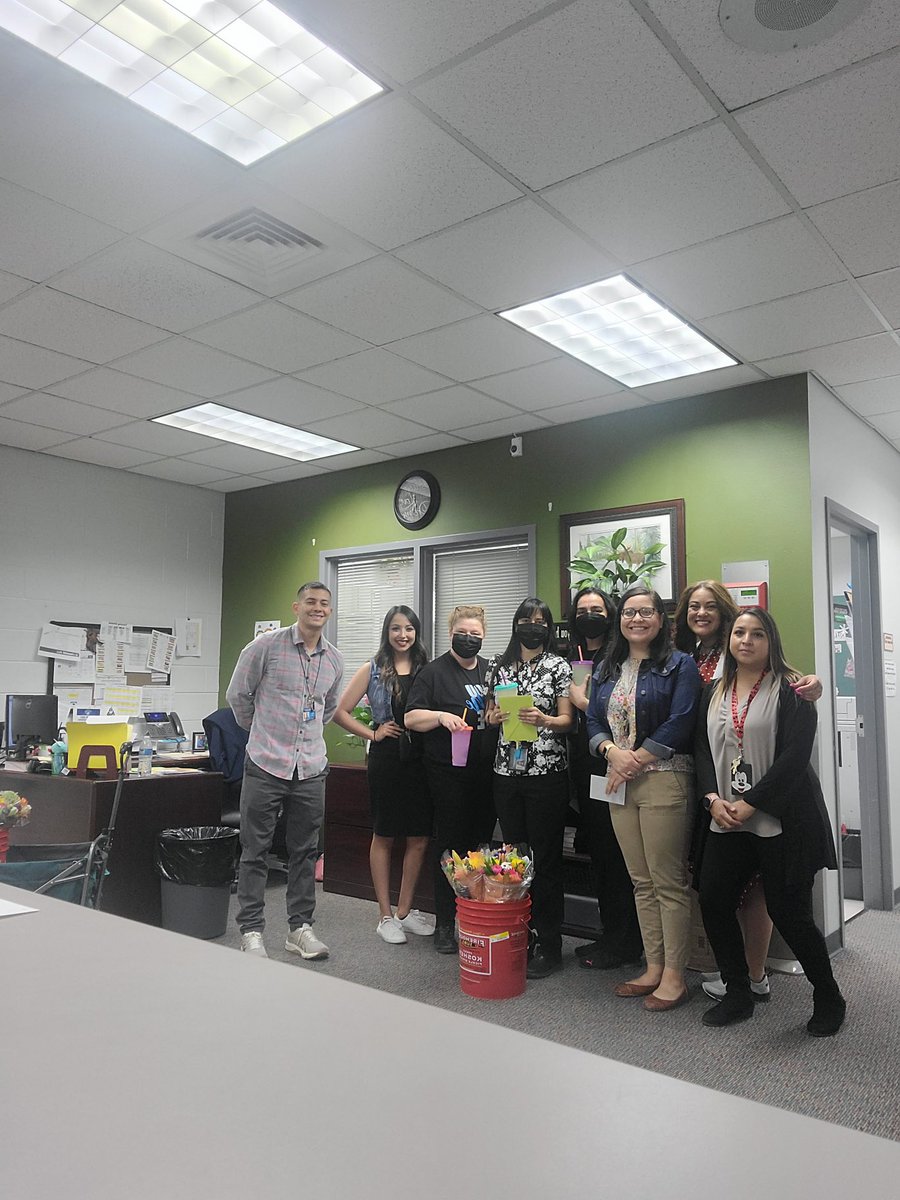 mbalderrama_jds's tweet photo. No gift could ever show how grateful we are to have these ladies in our life ❤️ they always go above and beyond for our school. Thank you so much for all you do ✨#7thgradeteam @Melissab_MMS @VelasquezCryst1 @AGrissom_MMS @CLindsey_MMS https://t.co/ZpE3G391Y8