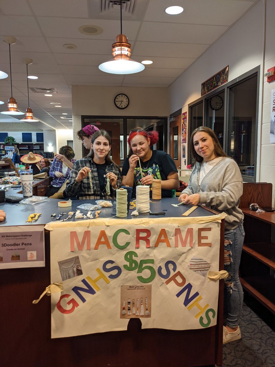 SnyderSenora's tweet photo. Volunteering &amp; representing German Honor Society, Spanish Honor Society and Foreign Language Club at the Creative Arts Festival. Great job to everyone involved and their hard work! https://t.co/UphxEEhBKf