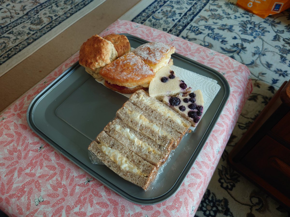 garnetsandgrace's tweet image. My beautiful friend came round on Monday bringing a high tea with her. Saved me from doing anything. I LOVE FRIENDS WHO UNDERSTAND CHRONIC ILLNESS

Spent yesterday recovering. Woohoo #LongCovid #DPEM