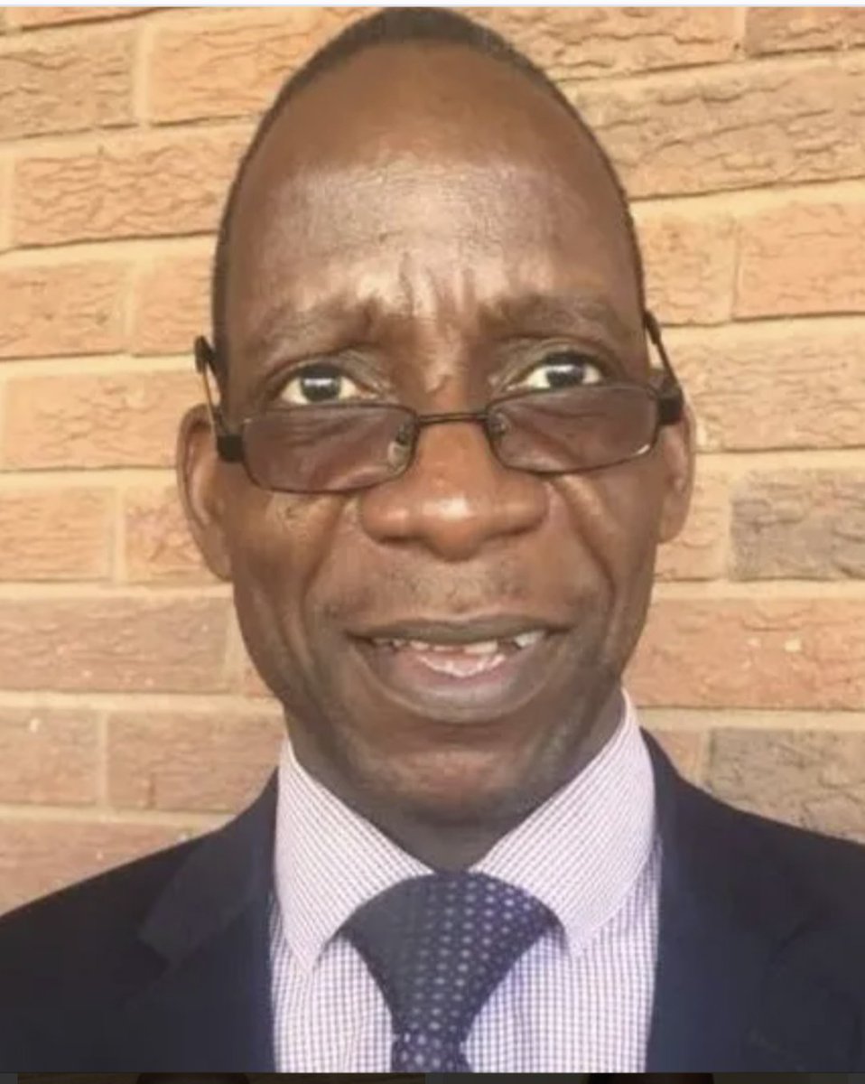 Both are prominent lawyers and top leaders in their respective political parties

One has stayed true to the people's revolution, while the other is a sellout and shameless POLARDIST

Please RETWEET for Tendai Biti or like for Prof 'knifeheaf' Ma(doeks)