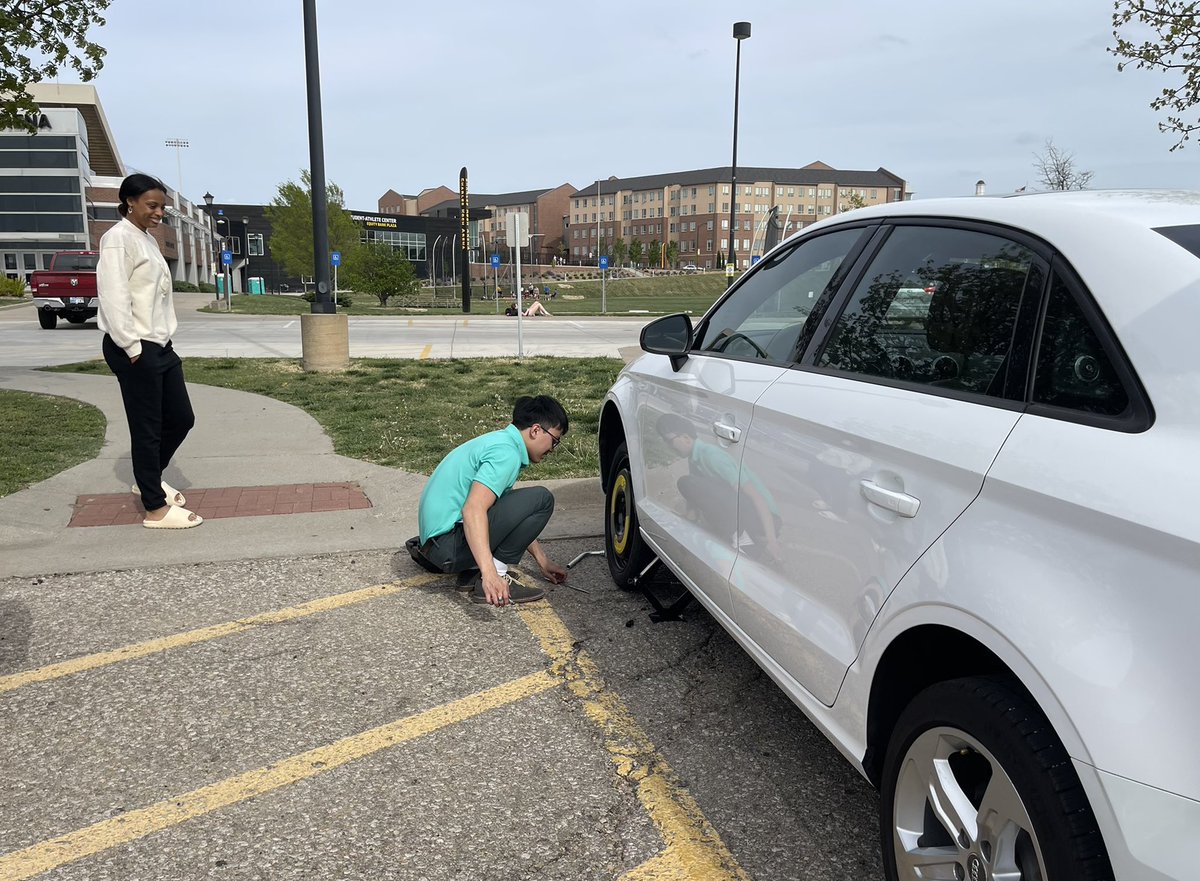 aanewell316's tweet photo. At @WichitaState we strive to create a community of care where students feel seen, heard and have a sense of belonging. Shocker shoutout to this student for jumping into action to help another student today! #shockerfamily #shockssupportingshocks #wsucares https://t.co/vJTKE3m9bp