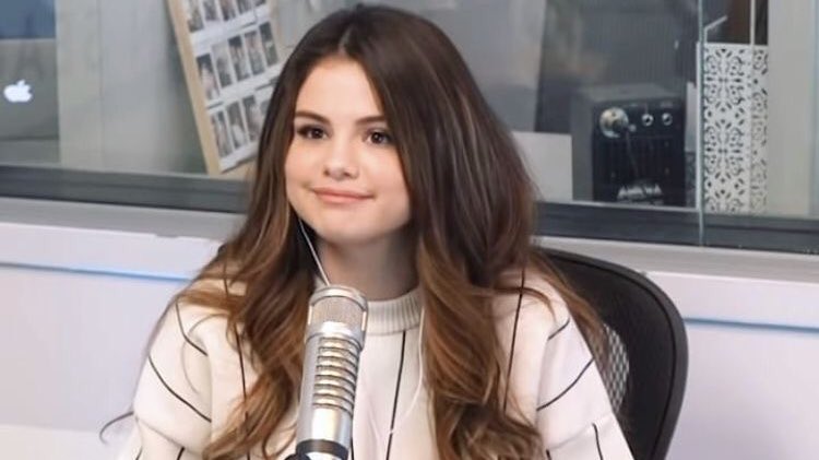 Soberbunny5's tweet photo. Abro hilo de Selena Gomez como esta tortuga 🐢🤍 https://t.co/NRuOOJAPuE