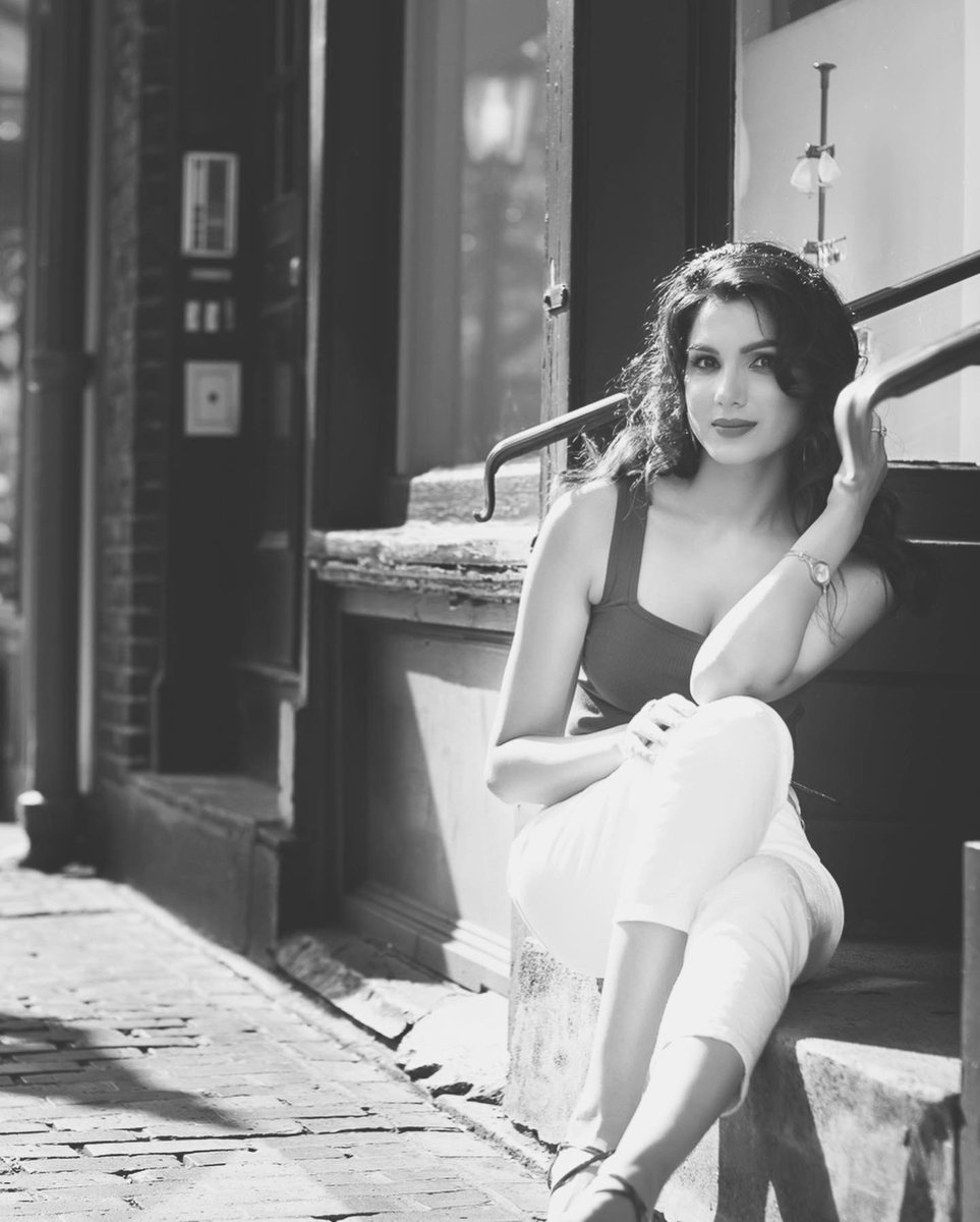 rsainiphotos's tweet photo. Ever gorgeous #MonicaGill https://t.co/CfInaAypJM