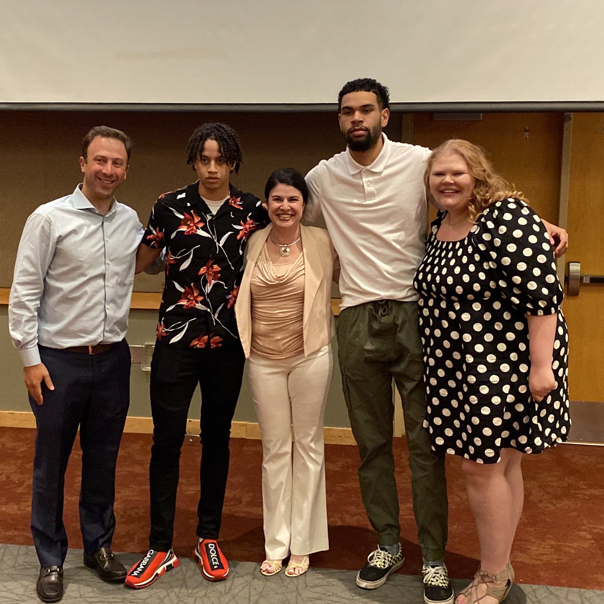 UNMLoboMBB's tweet image. Honoring our student-athletes’ hard work in the classroom! 📕🏀 #GoLobos
