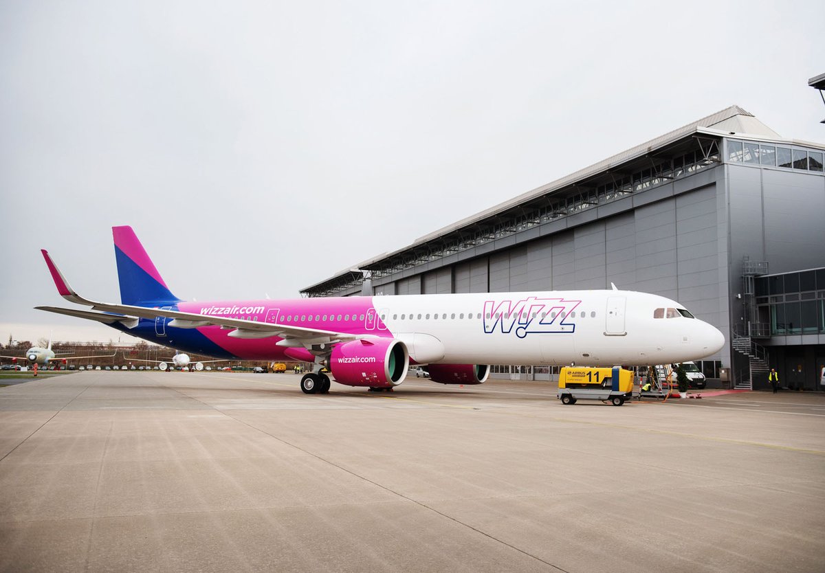 aeroERMO's tweet photo. Pratt & Whitney y Wizz Air celebran la entrega del avión de la familia Airbus A320neo número 1000 con motor GTF
Más información en: https://t.co/qdgbMlFrl9
#AeroErmo #PrattAndWhitney #WizzAir #Airbus #A320neo #GTFEngine #1000 #Record
@prattandwhitney
@wizzair https://t.co/8imjpFsO8y