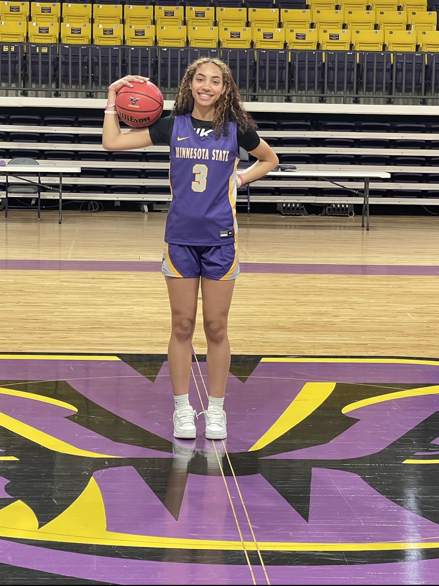 shantellharden's tweet photo. After an amazing visit and great talks with the coaching staff and some of the Mav players, I am very excited and grateful to announce I’ve received my first scholarship offer! I would like to thank the wonderful coaches at MSU for having me out today 💜💛! @MinnStWBB #GoMavs https://t.co/9rXYXuu2Ox