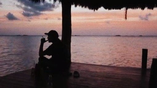 91FLICKERNIALL's tweet photo. au l'arry

donde h'arry amante de la fotografía le saca fotos al atardecer y capta a un chico desconocido.
o
donde l'ouis sentado frente al mar disfruta de sus ultimos atardeceres antes de irse de su ciudad natal. https://t.co/zlVKQYAVRN