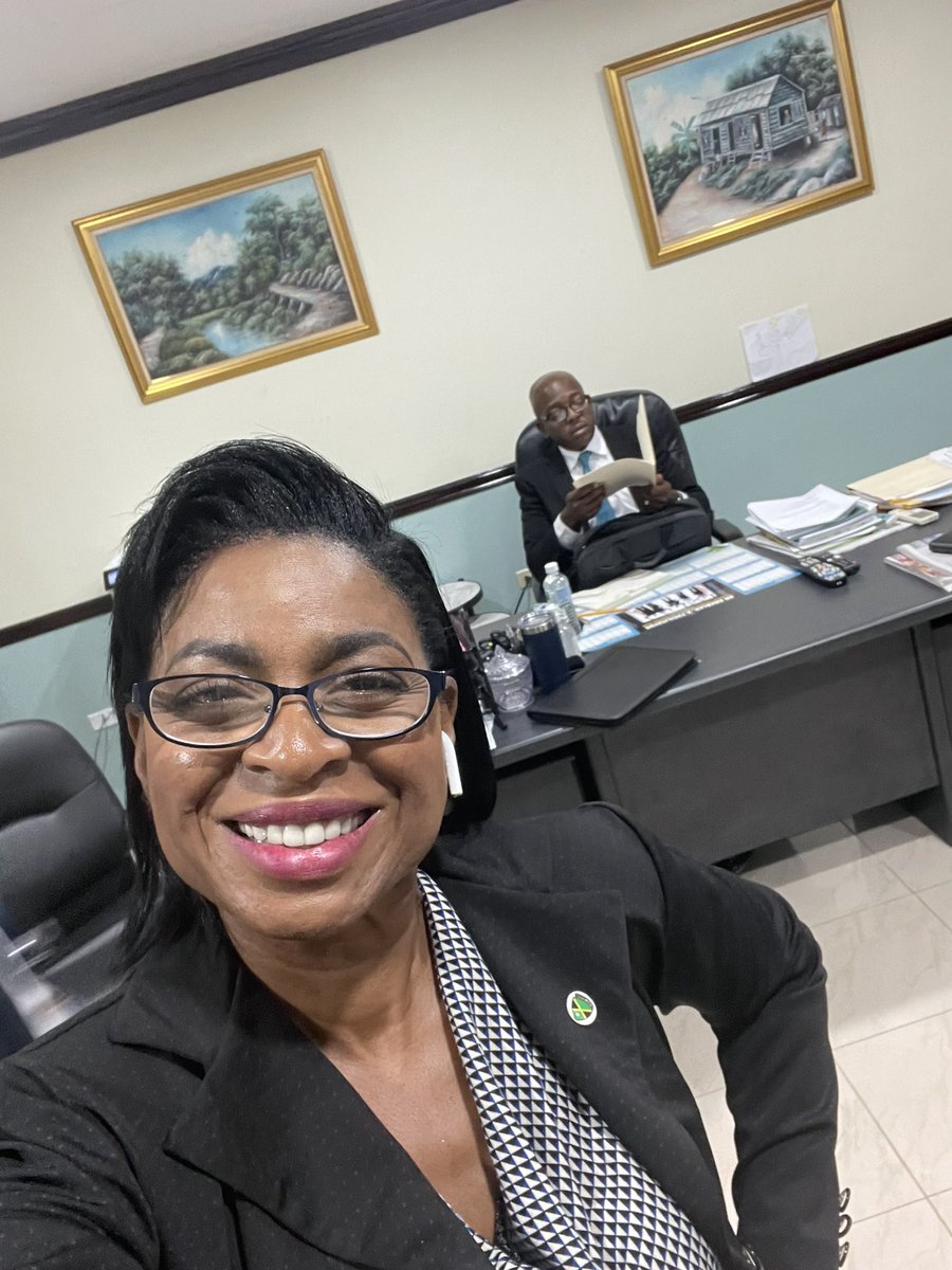 Mjsassy's tweet photo. My #bordersister and #borderbrother #parliamentday🇯🇲 #siblings https://t.co/k6pLKdDFCs