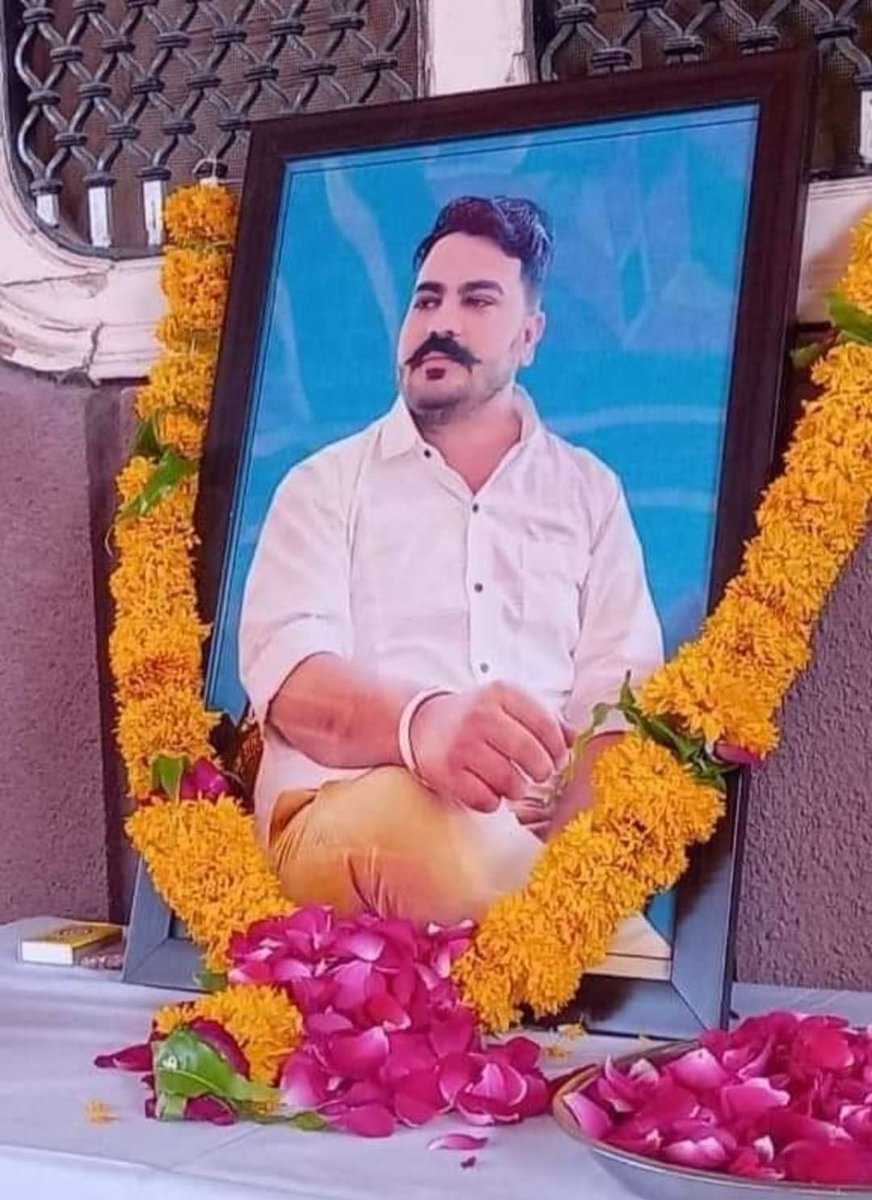 meghwal_indokha's tweet photo. Happy birthday Bhai 🎂😭
आज भाई साहब जितेन्द्र मेघवाल का जन्म दिन है पर अफसोस आज वो हमारे बीच नहीं हैं
#पाली #जितेन्द्र_मेघवाल
#jitendrameghwal
#RIP
#HappyBirthday
#🙏😭 https://t.co/yGRXF0Xuwc