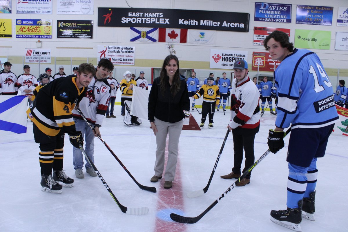 The captains from the four teams competing at the Maritime Hockey North championship await the ceremonial puck drop from <a href="/EastHantsNS/">Municipality of East Hants</a> Parks &amp; Rec Director Alana Tapper. <a href="/EHPensJrC/">East Hants JrC</a> <a href="/HockeyNS/">Hockey Nova Scotia</a> #EastHants <a href="/JpsportsJason/">Jason Simmonds</a> <a href="/HockeyPEI/">Hockey PEI</a>