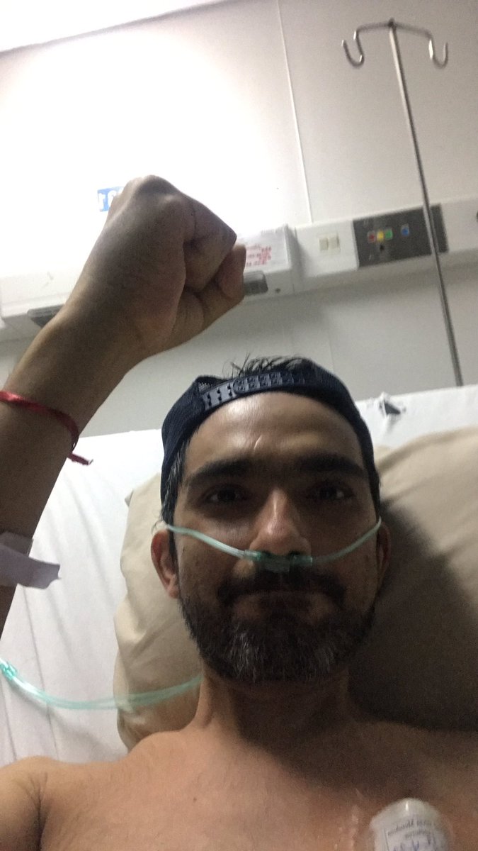 Está tarde me confirmaron COVID-19.

Se suspendieron las quimioterapias. Y estoy seguro que el personal medio y de enfermería le echara carga pesada y nosotres mucha fe, esperando una pronta recuperación. 

Les pido todas sus oraciones.