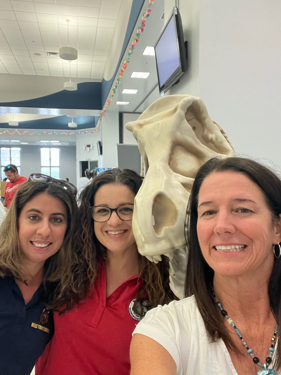 tmossler's tweet photo. The 1st Annual 5th Grade Science Night was a huge success!! Thank you to all the volunteers and families who joined the fun! 🔬🐌 @FlaglerEdFound @WESPANTHER @alvesheidi @_peachyteachy @happily_teachyp @wesSTEMacademy @ndgirl_smith @MOASdaytona @Whitney_Lab #DiamondDel #5thGrade https://t.co/UdmdLkYmfs