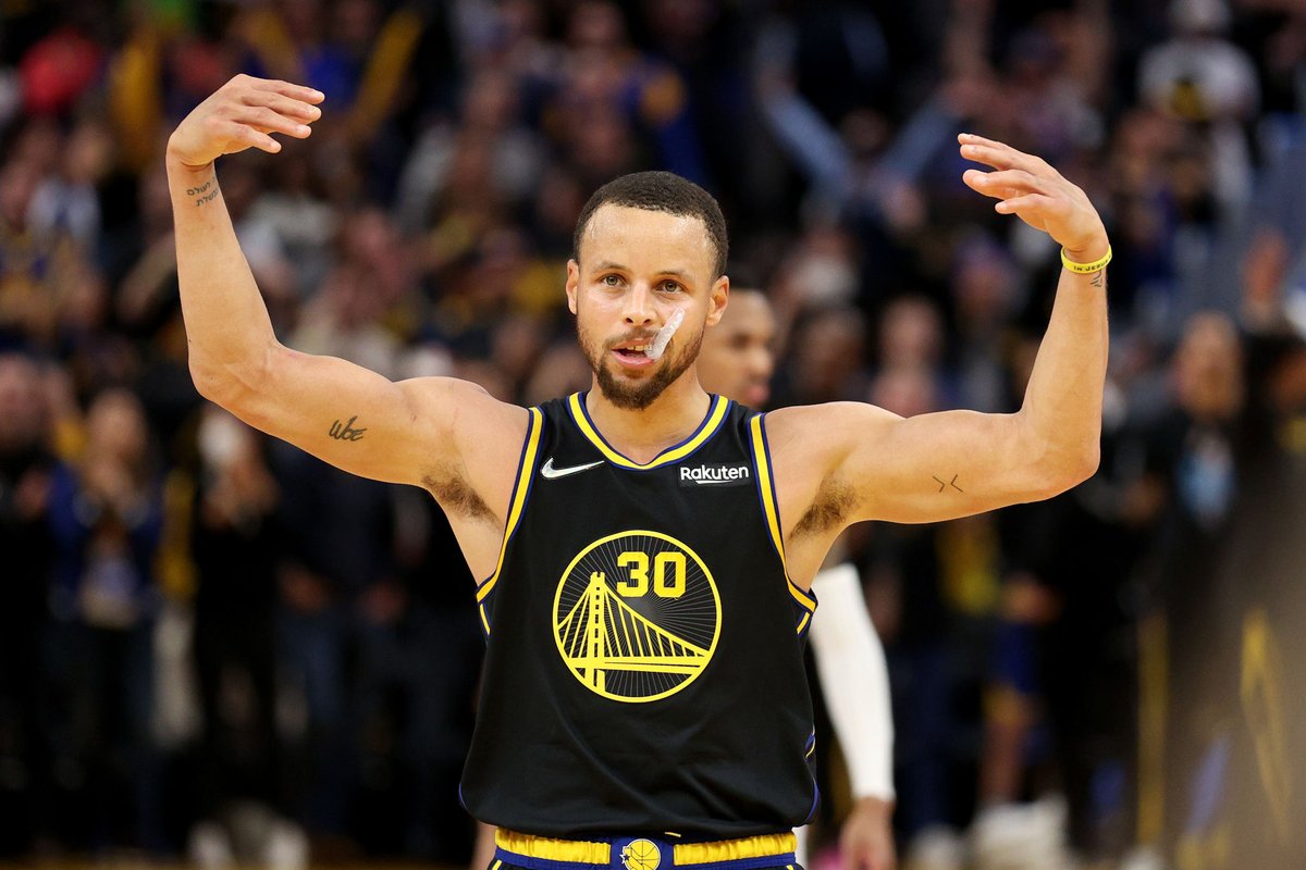 NBAHQ_'s tweet photo. Stephen Curry &amp; Denver Nuggets Vs Golden State Warriors 

#GoldBlooded #NBAPlayoffs2022 https://t.co/UsJYmo0jhr