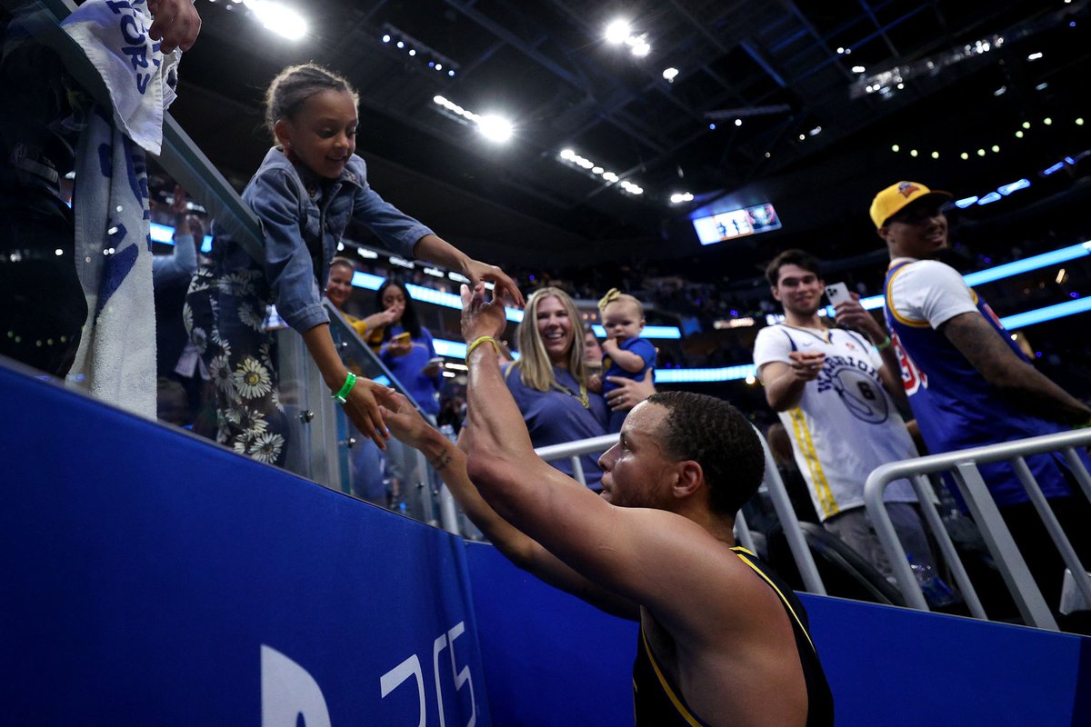 NBAHQ_'s tweet photo. Stephen Curry &amp; Denver Nuggets Vs Golden State Warriors 

#GoldBlooded #NBAPlayoffs2022 https://t.co/FJyClwuK98