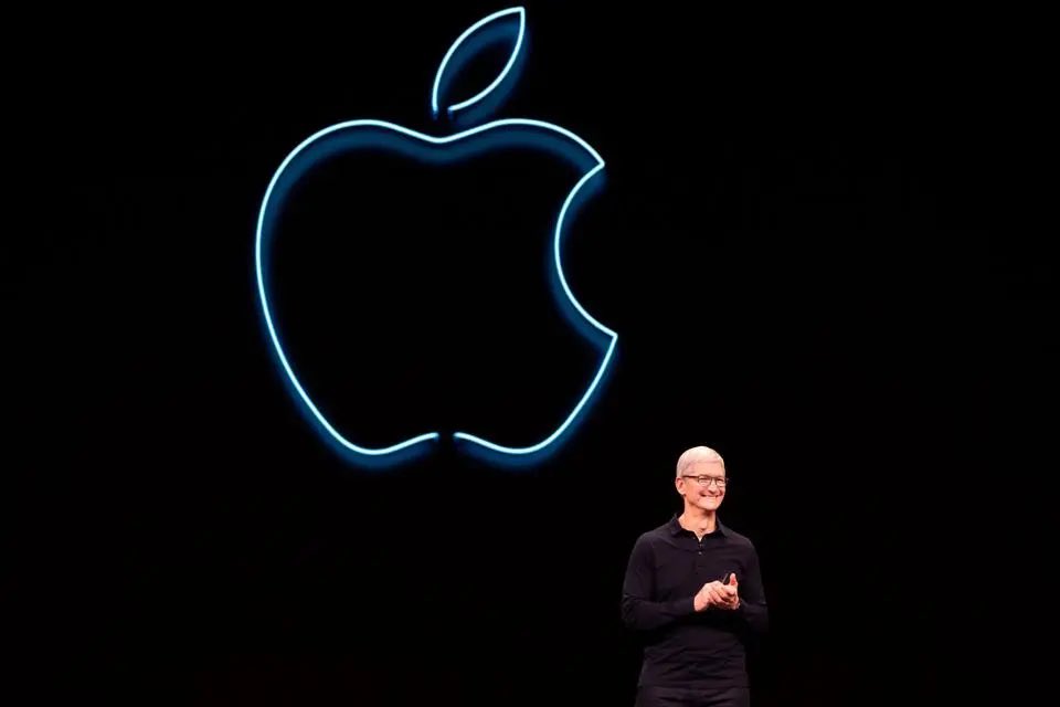 JPATrades's tweet photo. $AAPL DD👨‍🚀
•
$AAPL reports earnings tomorrow after the close and it will likely set the ton for the market the next few week📊
•
If $AAPL delivers strong numbers &amp; guidance a run to 165-170 is possible🚀
•
An earnings flop can cause 150-145 to print🐻
•
Flow @unusual_whales https://t.co/zkMpn3MbOO