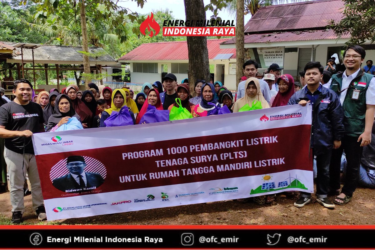 ofc_emir's tweet photo. Dalam rangka "Program 1000 Pembangkit Listrik Tenaga Surya (PLTS) untuk Rumah Tangga Mandiri Listrik" yang diadakan pada Selasa (24/04/2022)

#EnergiUntukNegeri
#EnergiMilenialndonesiaRaya
#EnergiMilenial
#KontribusiUntukNegeri https://t.co/LYBNzoby48