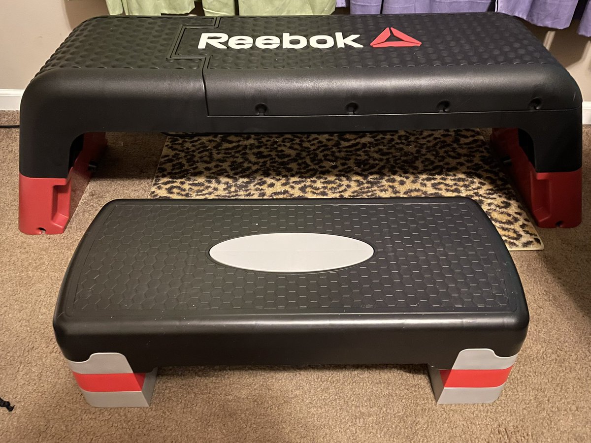trt1989's tweet image. Upgraded to a bigger and better step bench!! 😅💪🏼 #homegym #homeexerciseprogram #physicaltherapyathome #selfcare