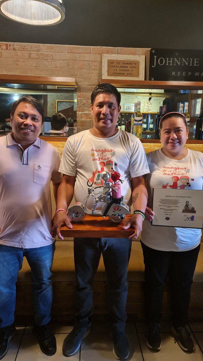 kristine_danica's tweet photo. Sa buong mundo, kayong dalawa lang ni VP @lenirobredo ang may ganyan. So proud of you Mahal ko! 💗
Thank you Steampunk Art PH and Sir Alan Supnet for this wonderful treasure. Napagawan na po namin sya ng lagayan. 💗 https://t.co/xJM6SnYP3J