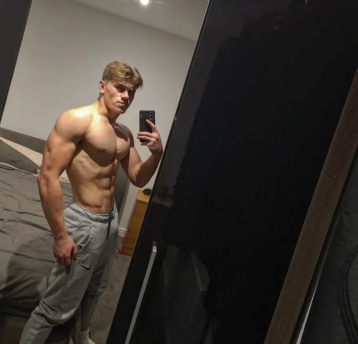 AlphaDhylan's tweet photo. you know where your place is, you dirty pig, open your wallet and send 🔥🤑 #findom #findomslave #paypig #alphamale #cashpig #cashslave #cashmaster #feetmaster @PromoRTpig @RT4Masters @Rtfinddom @RT4Masters2 @MASTER_UPDATES https://t.co/ZK0fNHt3ix