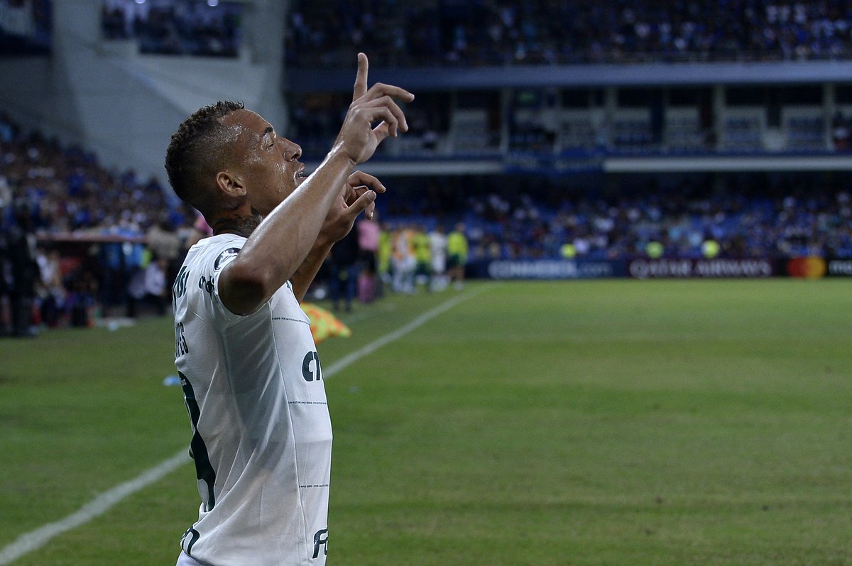 LibertadoresBR's tweet photo. 💚🔝 Aumentou o recorde!

🐷 @Palmeiras, o visitante com a maior série invicta da história da CONMEBOL #Libertadores!

✅ 1⃣7⃣ jogos 
✅ 1⃣2⃣ vitórias
✅ 5⃣ empates

🏆 Não perde fora desde março de 2019! https://t.co/OtA3FC7mkc