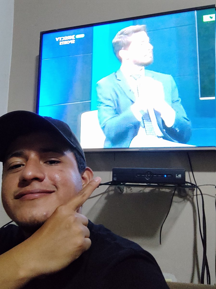 #DebateFútbolxDIRECTV viendo el programa deportivo número uno del ecuador