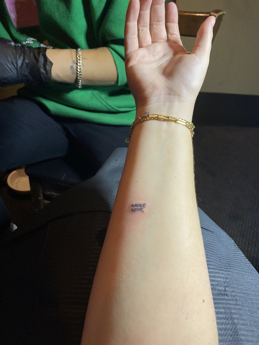 chelseacutler's tweet photo. Unhinged https://t.co/8gMSMUJ4se