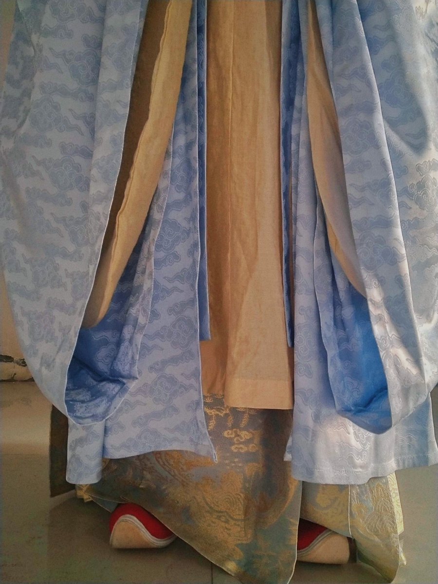chenyue78025940's tweet photo. 你可以永远相信中国传统服饰的穿搭层次 https://t.co/31HXl6USXp