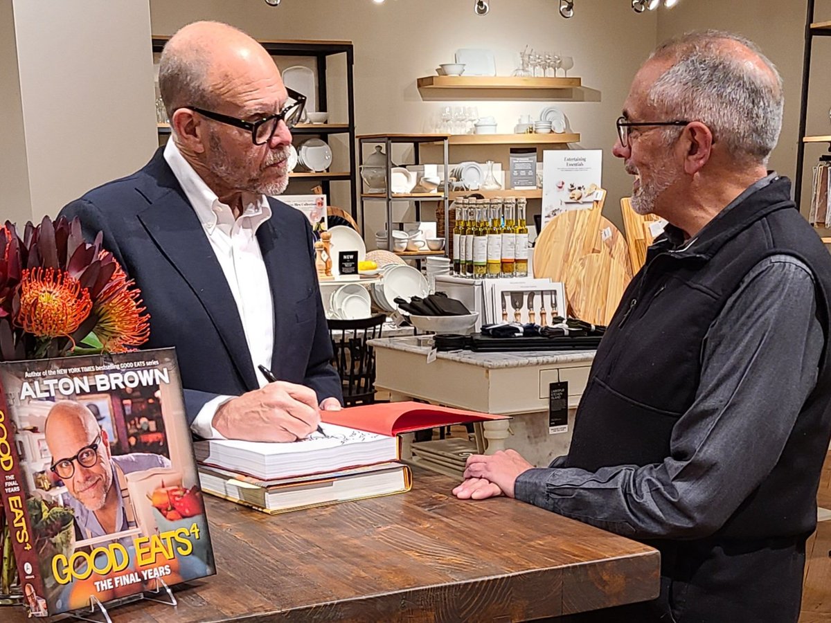 SOStrongWA's tweet photo. @altonbrown Thanks for being you, and for making a stop in Seattle! I look forward to dining in Atlanta this fall - alas, it'll be mid-September. 🙄 Warm wishes always to you and Elizabeth, and give Scabigail a big hug from all her Seattle fans. 😃👍 https://t.co/8J0zqQtHCw