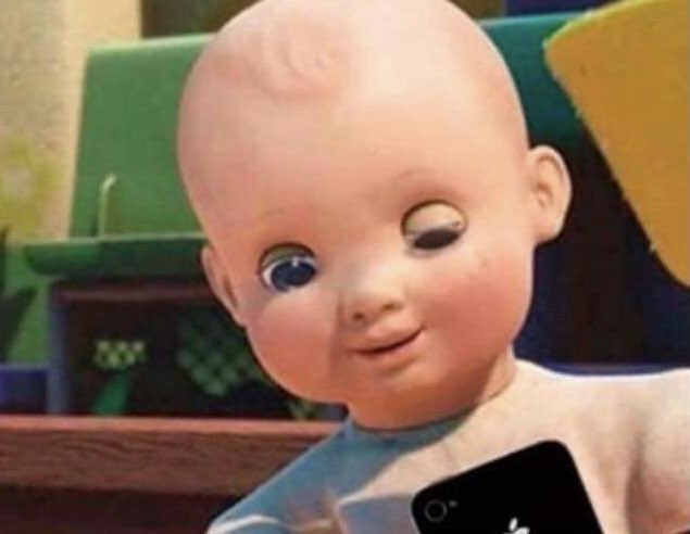 Me:ตื่นมาแล้วพยายามอ่านข้อความในมือถือ