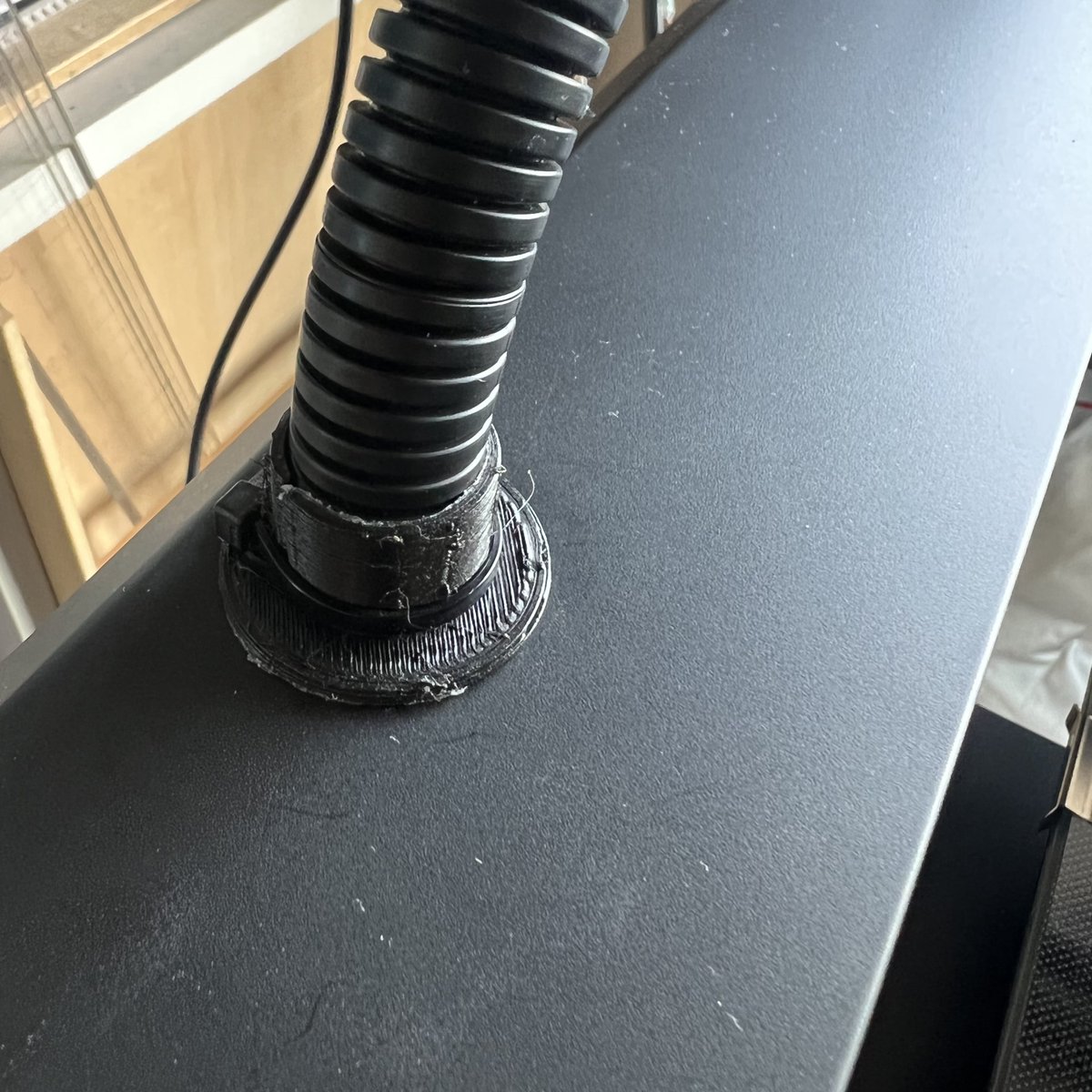 mkomrst's tweet photo. ケーブルが暴れて
配管が抜けるので
コレつけた

#ender7 https://t.co/o404CPjKRK