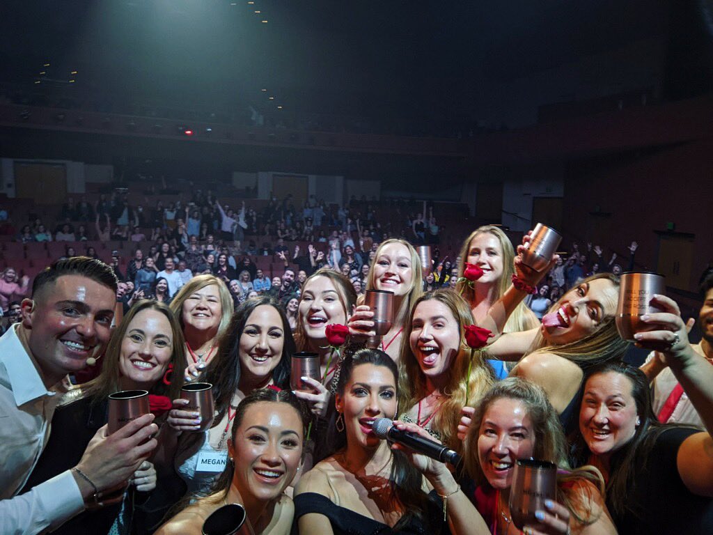 The Bachelor Live tweet media