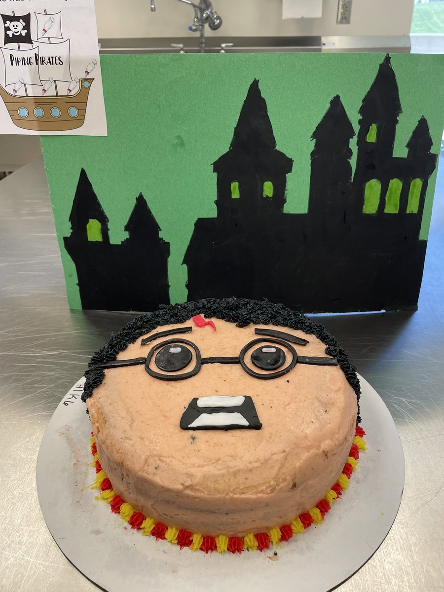 mrschefm's tweet photo. Custom cakes from hour 1: KU grad that wants to travel, spring inspired birthday with Spanish, Lego Harry Potter @OlatheCTE @OWNovacekOWLS @OlatheWestOwls https://t.co/t8XilvuvhW