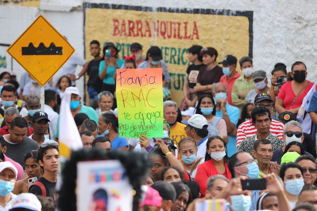 FranciaMarquezM's tweet photo. Desde Barranquilla, invitamos a todo el Caribe colombiano a que denuncie a los compradores de votos. Para que podamos vivir sabroso debemos romper con las cadenas de la corrupción, que expropia recursos públicos y la dignidad de las mayorías. ¡El pueblo no se vende, carajo! https://t.co/DeEIpE8e4L