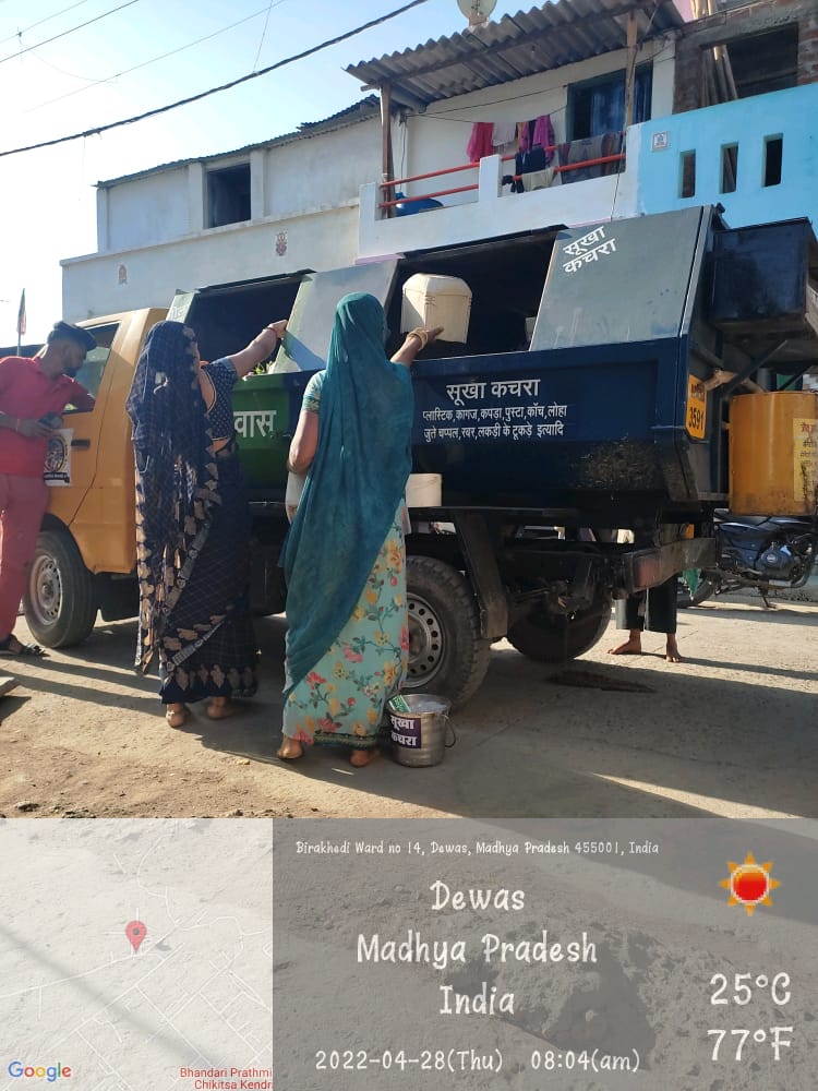 swachhdewas1's tweet photo. @DewasMcorp के वार्ड क्र. 14 में कचरा संग्रहण के लिए कचरा वाहन पहुंच चुका है, अपना कचरा सिर्फ कचरा संग्रहण वाहन में ही डालें।
#ULB802248
#SwachhSurvekshan2022Dewas 
#GarbageFreeCites
@SwachSurvekshan
@CommissionerUAD
@urbansbm 
@SwachhBharatGov https://t.co/UkLeNLnjVw