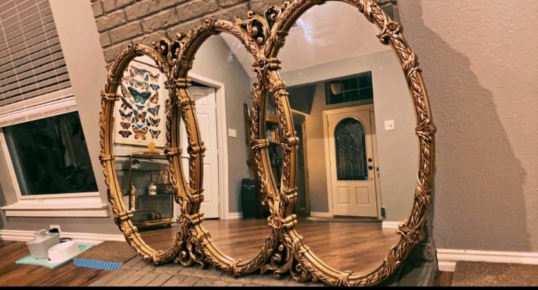 OlanaStardust's tweet photo. Anyone have $200 I can borrow so I can buy the gorgeous mirror? Please and thank you https://t.co/Gkeg1DtezK
