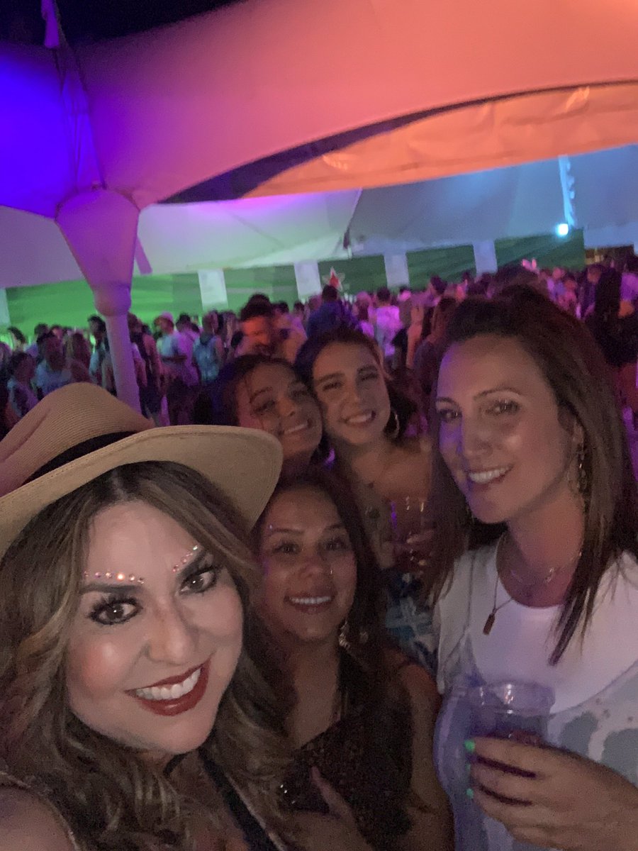 #Coachella2022  was a vibe and worth the wait! #firsttimer #Carolg #BeckyG #latinas