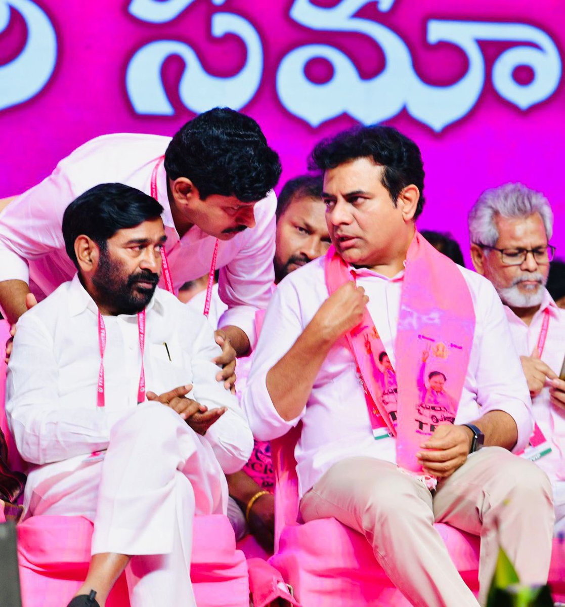 SantoshKumarBRS's tweet photo. Candid Moments with our CM #Legend Sri #KCR garu during TRS party’s 21st formation day celebrations. Always happy to get instructions from him and proud to follow them up in time. 😊🙏

#PlenaryMoments
#TRSPartyFormationDay https://t.co/7ZE2Jd7qIV