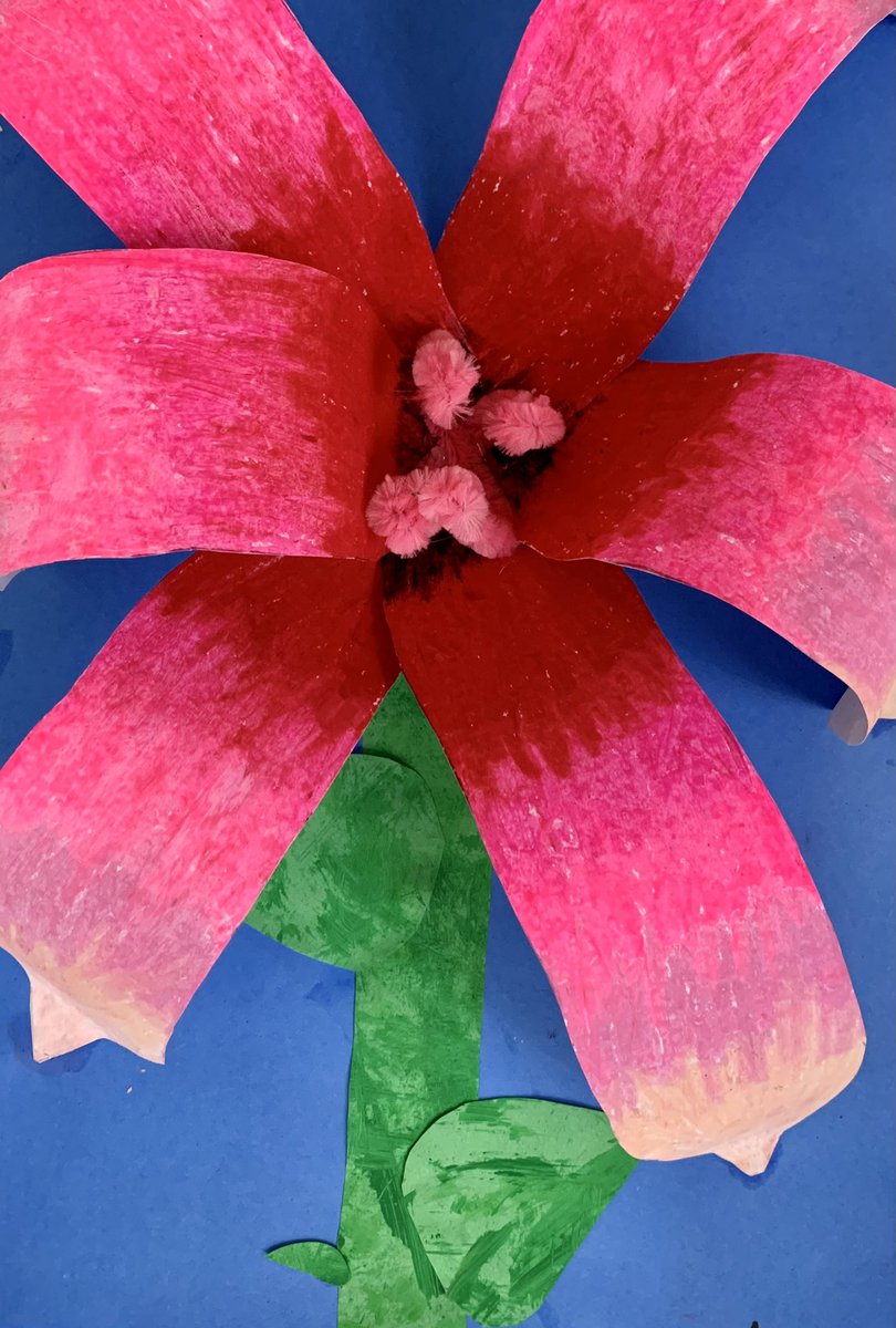 SiglerArt's tweet photo. Blooming lilies from @SiglerStars5th ❤️💛💙🎨 Nice work⭐️⭐️⭐️ #ArtSmart #ArtandScience #ColorValue https://t.co/YqThqpE31F