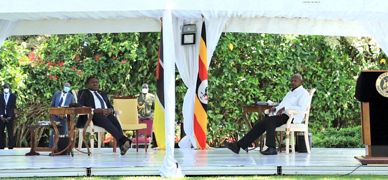 OlukaPhotograp1's tweet photo. On Wednesday 27th/04/2022 H.E Filipe Jacinto Nyusi the President of the Republic of Mozambique made a state to Uganda to meet H.E Yoweri Kaguta Museveni the President of the Republic of Uganda to discuss vital social, economy and political issues at State House Entebbe. https://t.co/JDdQCTxGkV