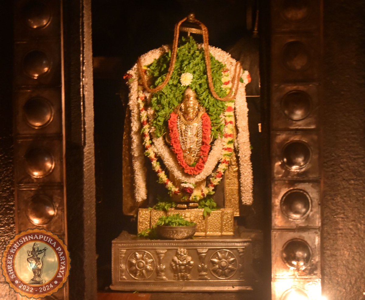 ShriUdupi's tweet photo. Udupi Sri Krishna Mukhyąprāña Darshanam 28-04-2022 https://t.co/EI13DNGXYa