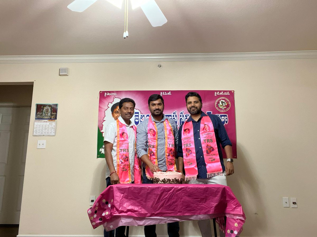 VenkatBRSUSA's tweet photo. #TRSPartyFormationDay Celebrations in Austin,Tx 🎉🎂💥

టీఆరఎస్ పార్టీ కుటుంబ సభ్యులందరికి పార్టీ ఆవిర్విర్భావ దినోత్సవ శుభాకాంక్షలు.

జై తెలంగాణ జై కెసిఆర్ ✊
జోహార్ తెలంగాణ అమరవీరులకు 🙏

#21YearsOfTRS #TRSUSA
#TelanganaWithKCR 

@KTRTRS @TelanganaCMO 
@SrinivasPonnala https://t.co/tiYMB75tmX