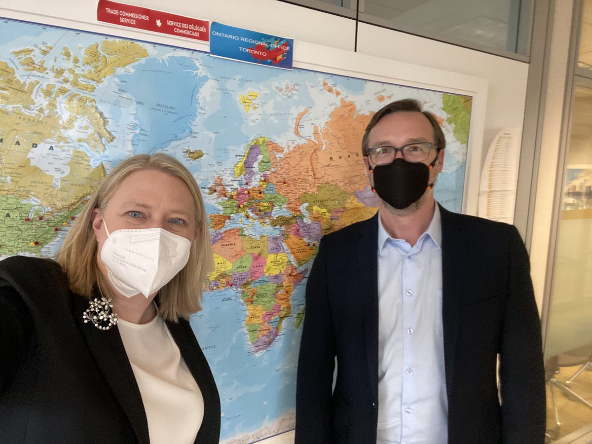 Adrian Thomas <a href="/EUCCAN_/">EUCCAN</a> is President <a href="/SchneiderElec/">Schneider Electric</a> 🇨🇦 Good to meet in Toronto to discuss #CETA &amp; green supply chains. Travaillant de concert avec 25 chambres de commerce des États membre de l’UE 🇪🇺, EUCCAN est une ressource clé pour les entreprises de l’UE au Canada.