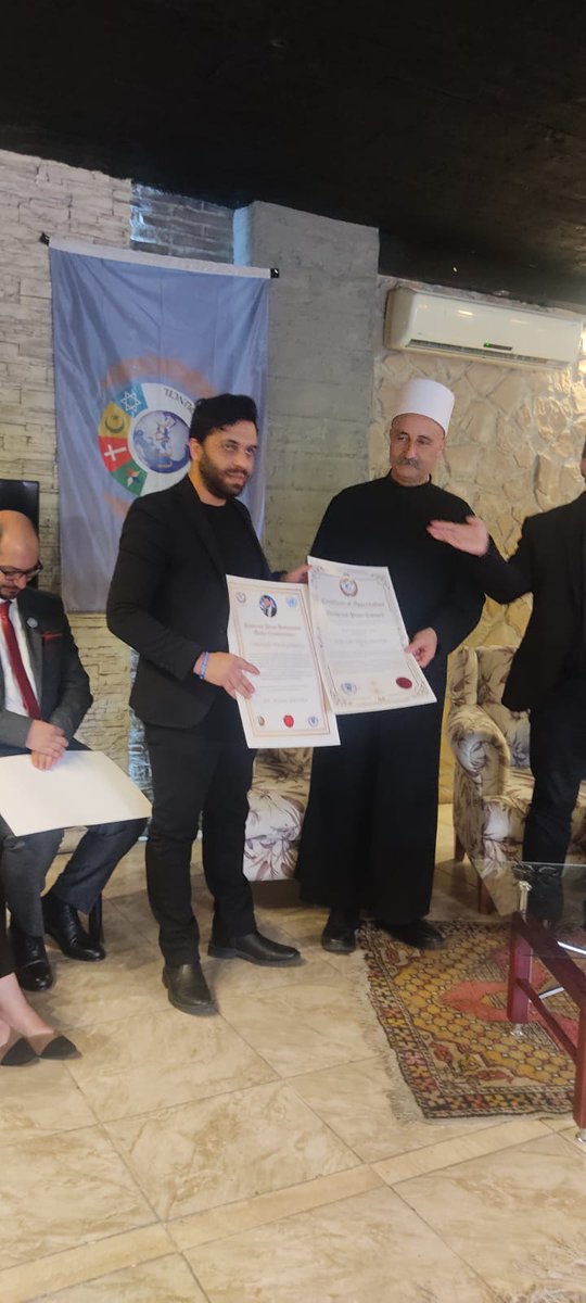 AndaryNidal's tweet photo. I was honored to receive a certificate and the title of ambassador for world peace for human rights and interfaith dialogue from Sheikh Kasem Bader,President and founder of the Universal Peace Council
#UnitedNations #peace #HumanRights #humanrightsleader #leader #Lebanon #Turkey https://t.co/UbvhawUnR8