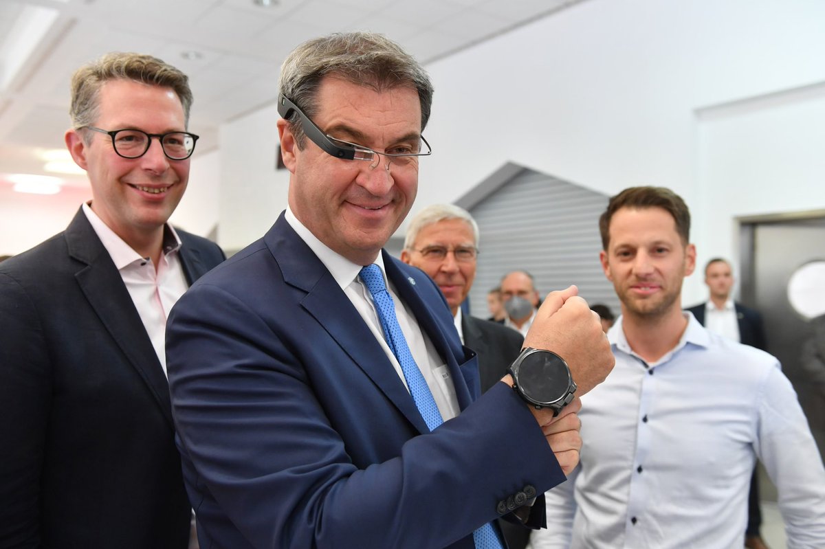 Kick-Off der Fakultät für #Informatik und Data Science <a href="/uni_regensburg/">Universität Regensburg</a>: 15 neue Professuren aus unserer #Hightech Agenda, 30 insgesamt: #Regensburg ist nun Teil eines internationalen KI-Netzwerks. Das ist ein Turbo-Schub nach vorn und eine echte Zukunftshoffnung für unser Land!