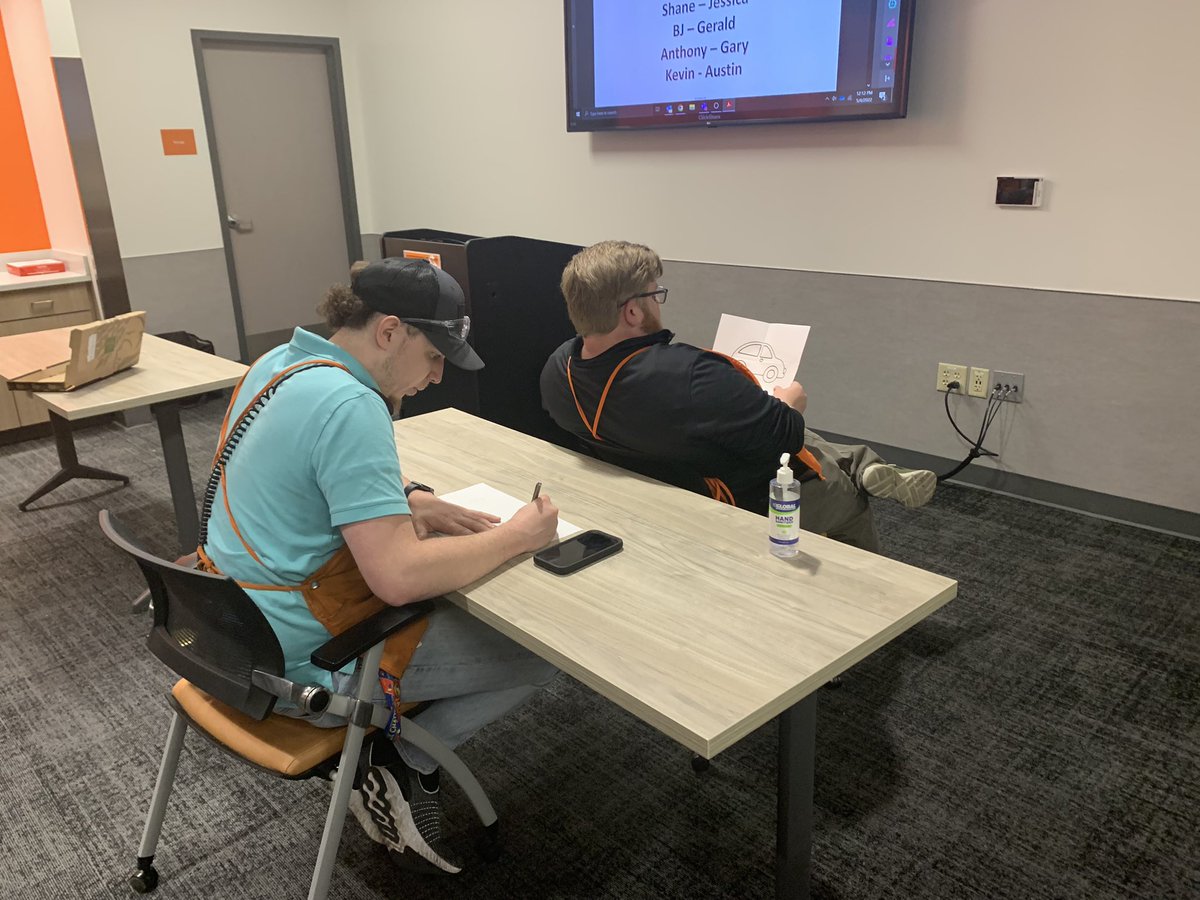 Mer_MPolanco's tweet photo. RLC 8618 ♻️ Key 1 team building yesterday on perspective! We have some real Picassos 🤣 🖌🖼 #ElevateTheStandard8618 #PittstonPeak8618 https://t.co/3lvtaPZH4w